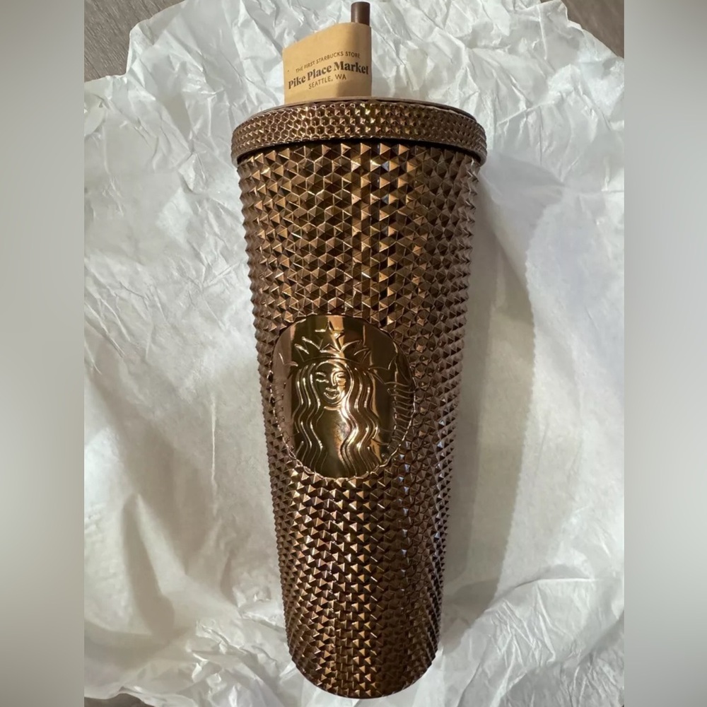 Starbucks Tumbler EXCLUSIVE The Pike Place Market Studded Gold Cup Venti 24oz